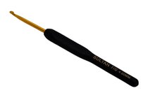 крючок для вязания с черной силиконовой ручкой и золотистым наконечником 4.0 | интернет-магазин Елена-Рукоделие